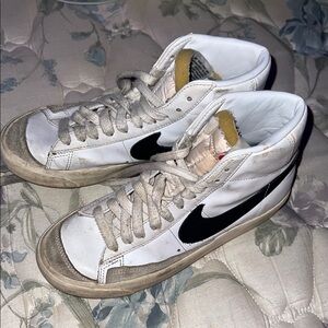 Nike White and Black High-Tops